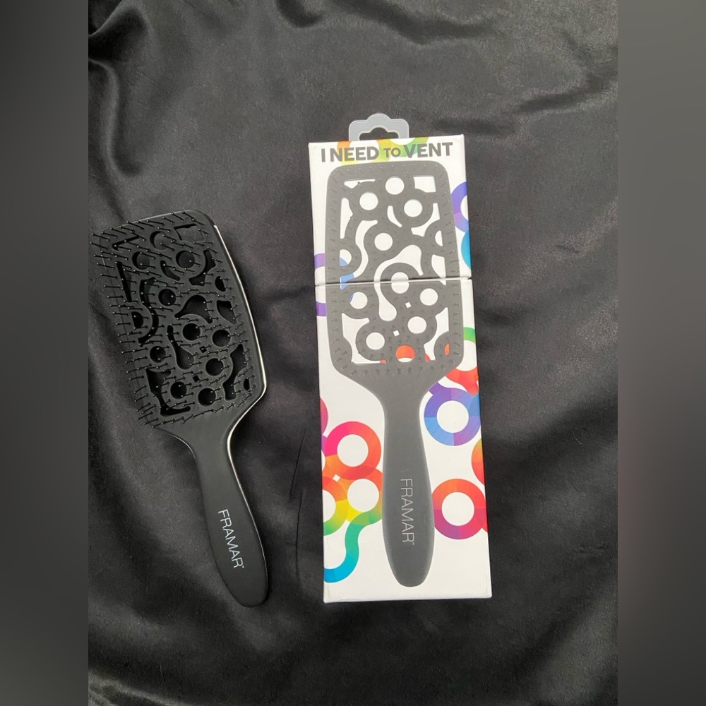FRAMAR Black Professional Wet Vented Hair Brush